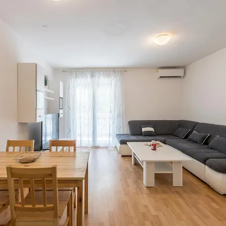 Pujanke - Large 3 Bedroom Spalato