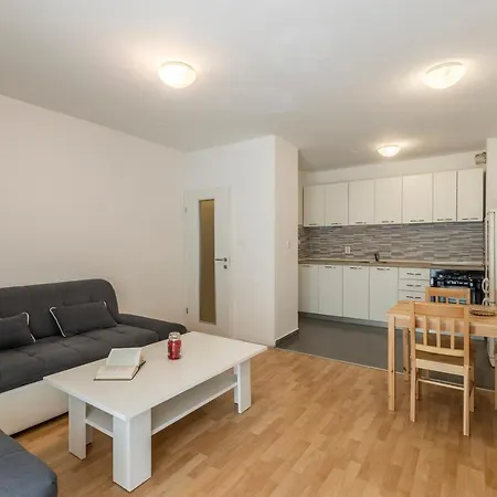 Pujanke - Large 3 Bedroom Appartamento