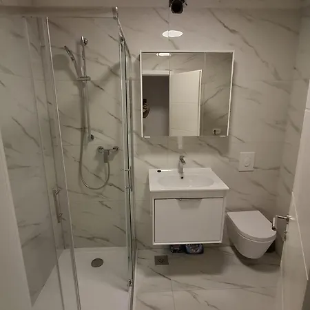 Pujanke - Large 3 Bedroom Appartamento *