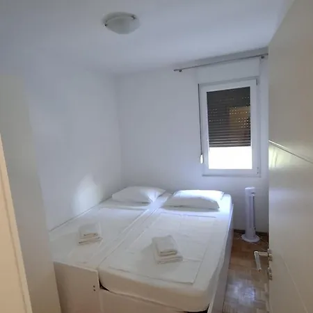 Pujanke - Large 3 Bedroom Appartamento *